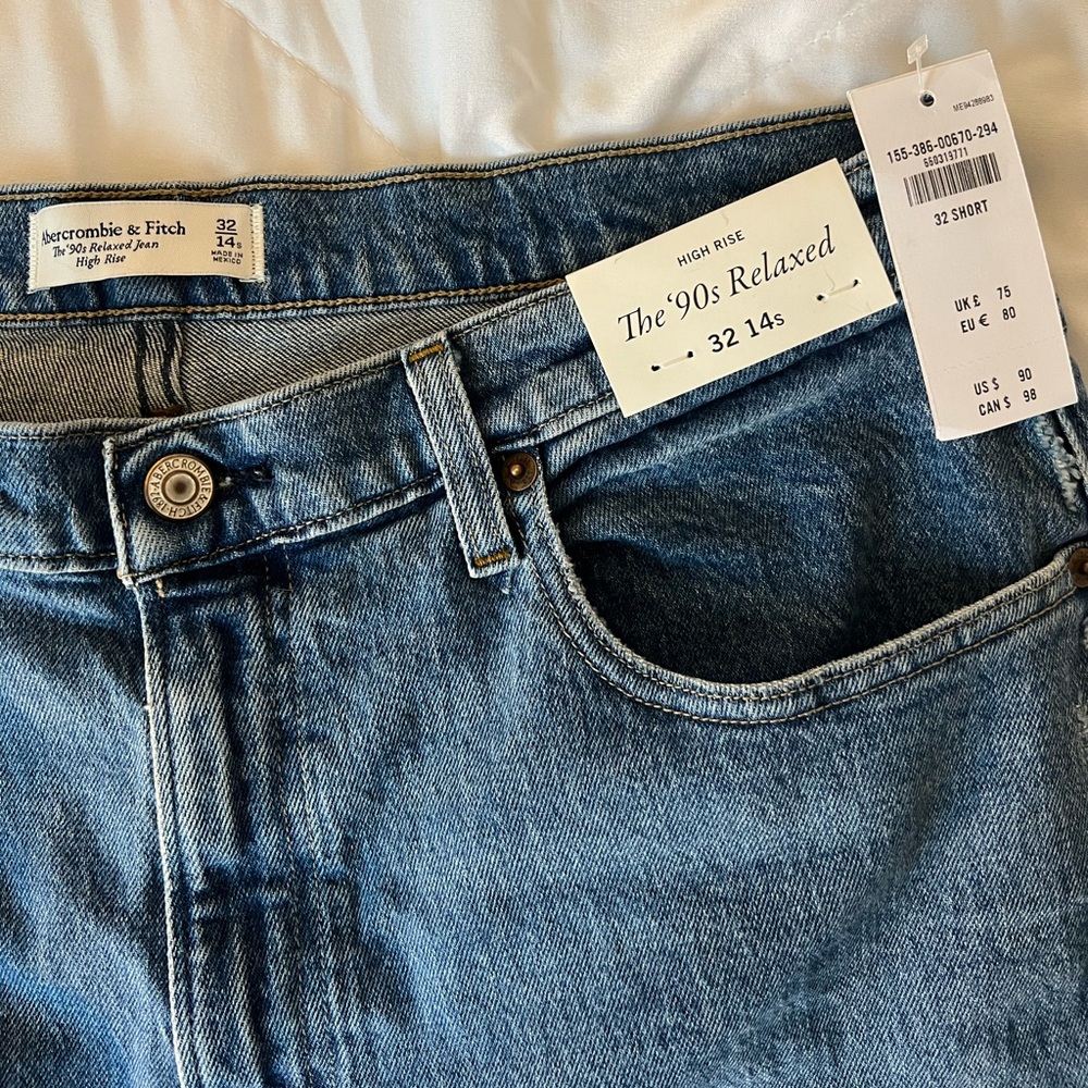 Abercrombie The 90s Relaxed High Rise Jean - Picture 7 of 7
